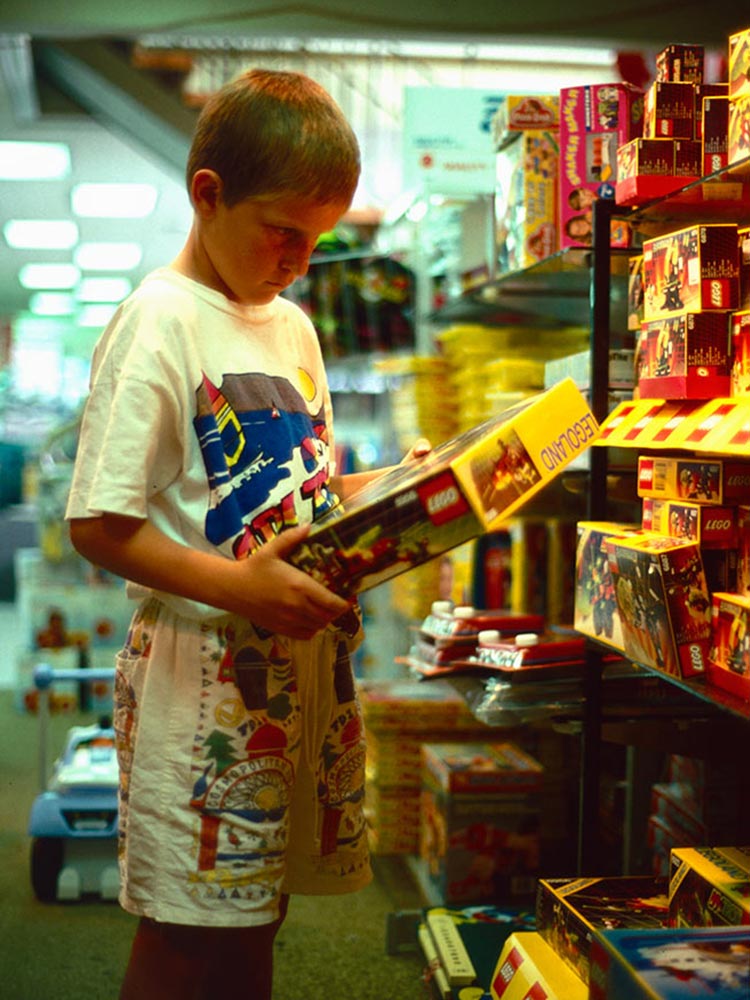 Brickly - About - Aaron looking at Lego set