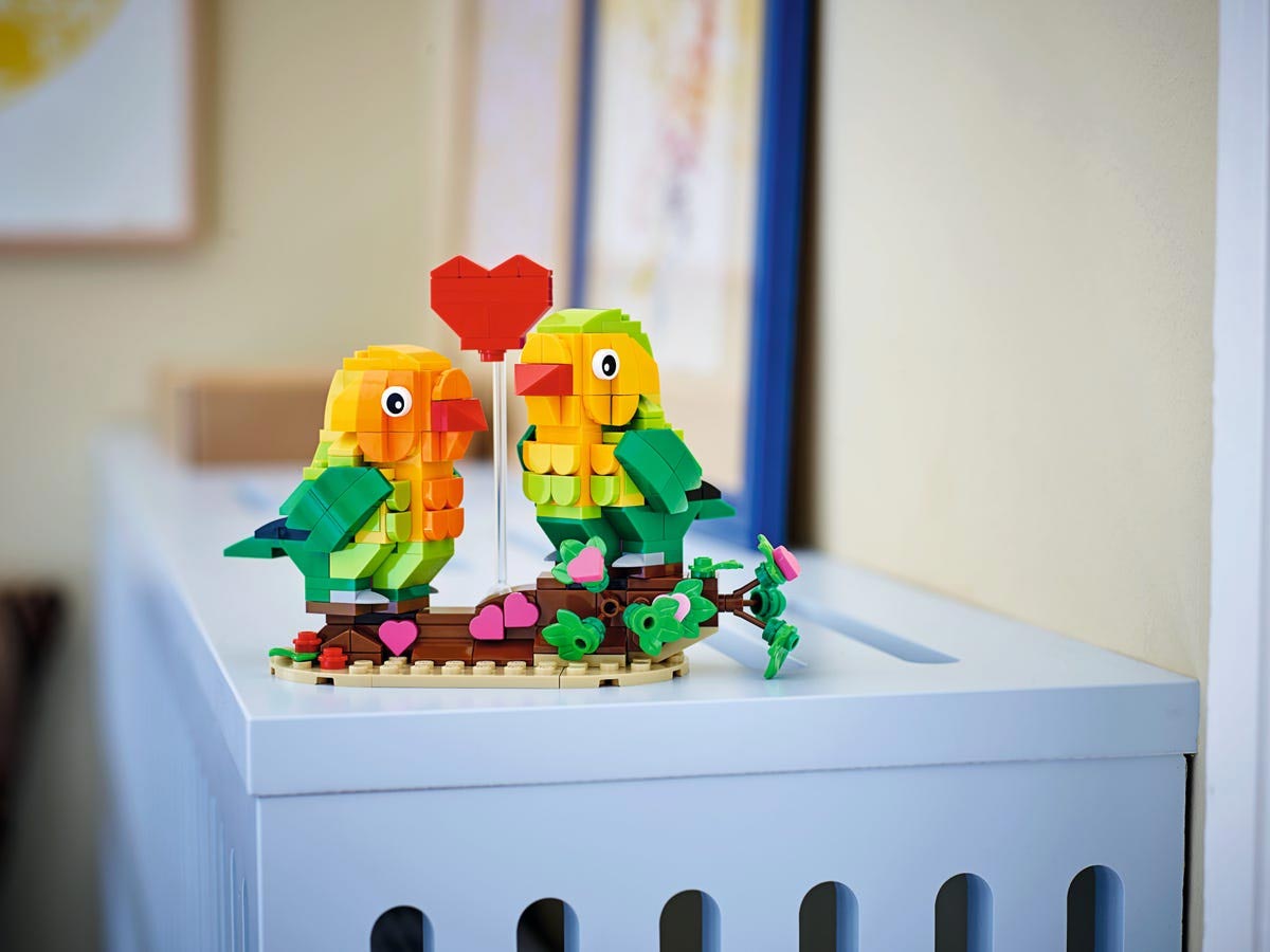 Brickly - Valentines Day Lego sets - 40522 Lego Valentine Lovebirds